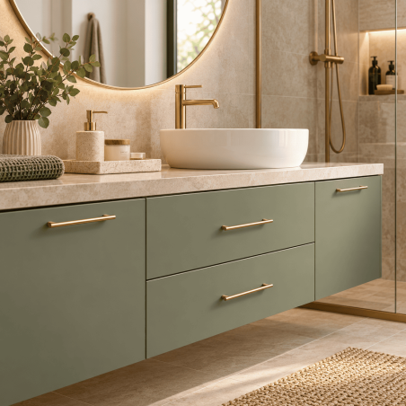 Salle de bain scandinave aux poignées dorées