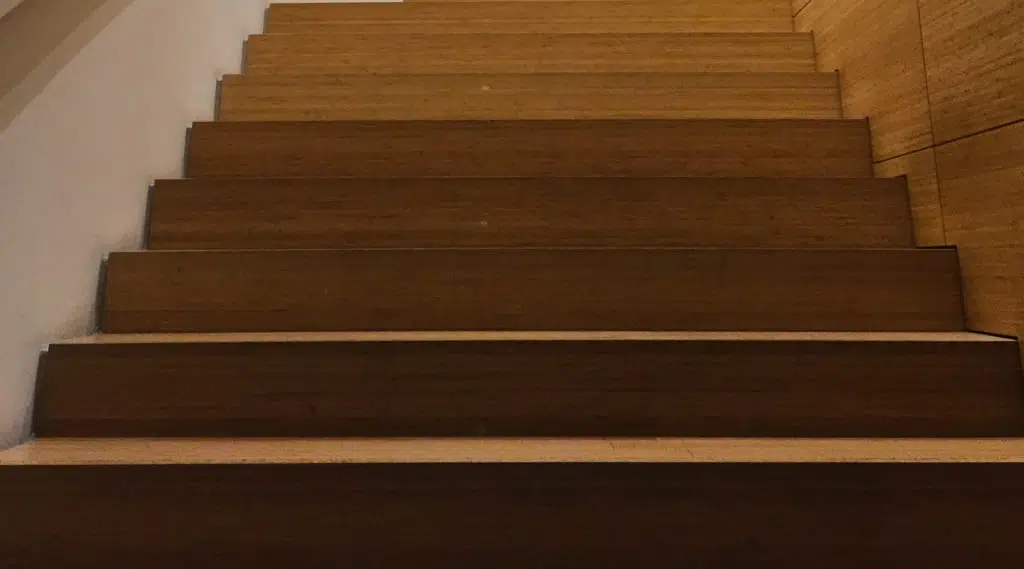 Contre marche en placage bois chêne