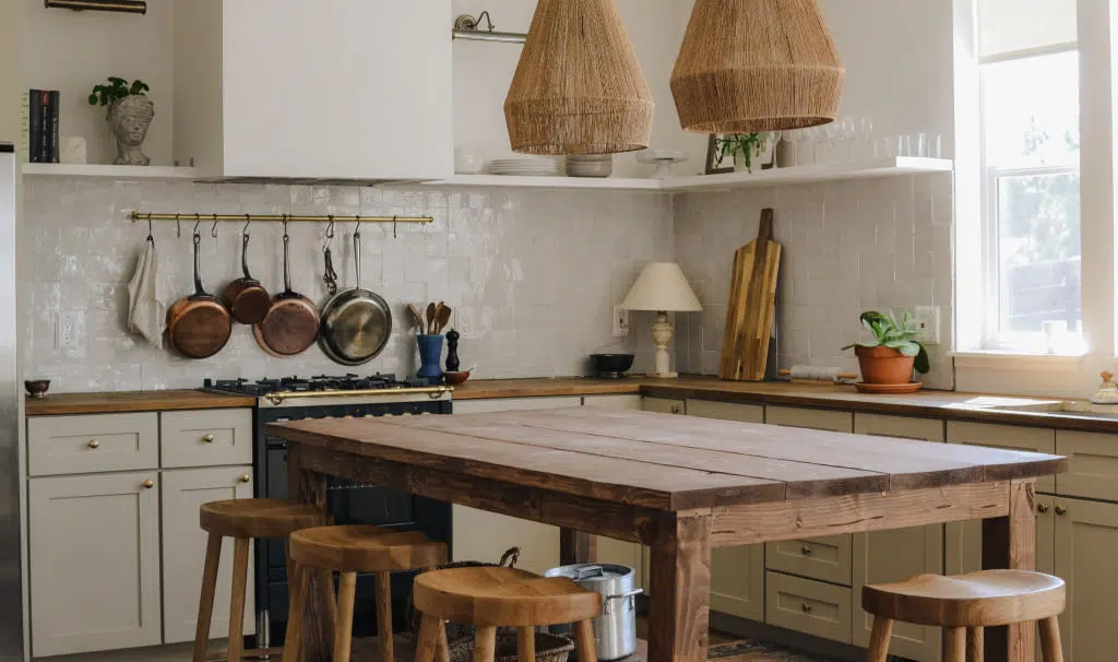 Assemblage d'un plan de travail dans une cuisine