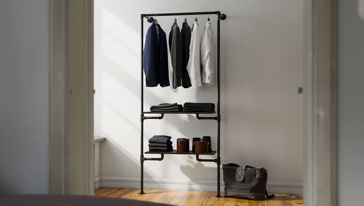 Dressing ouvert simple avec vêtement homme