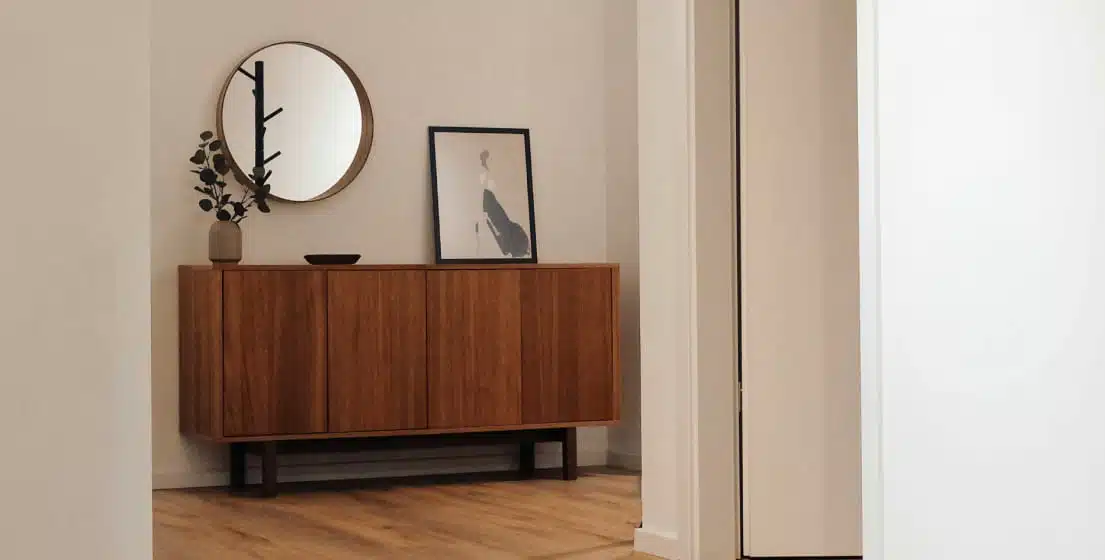 Meuble rénové avec du placage noyer