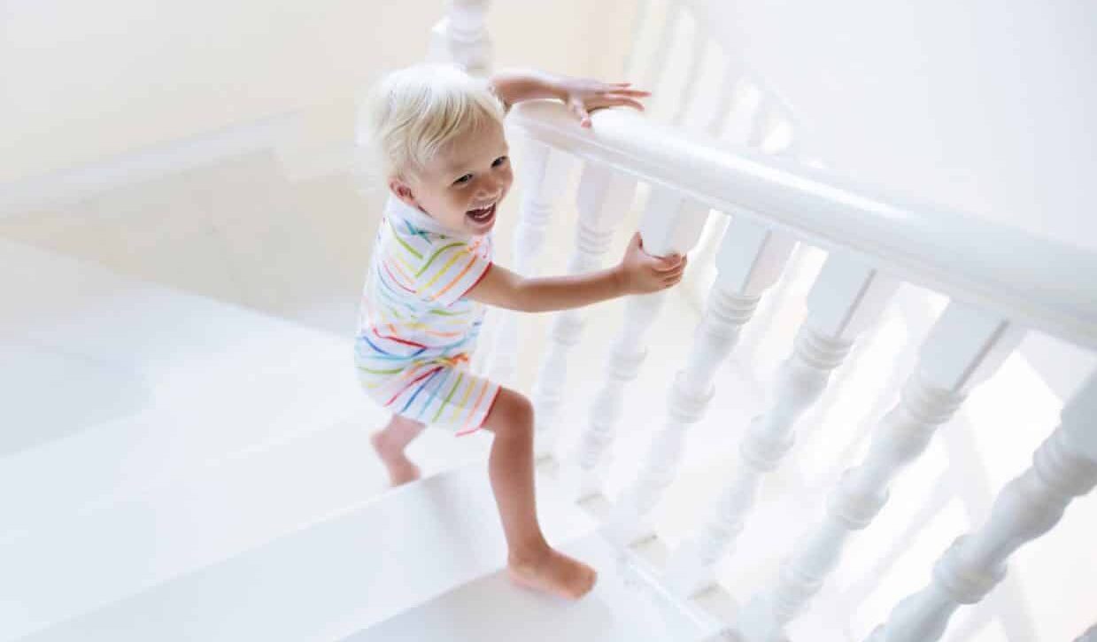 sécuriser un escalier pour bébé