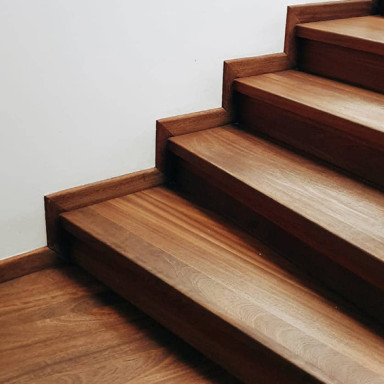 Rénovation escalier : contre marche en bois facile à poser