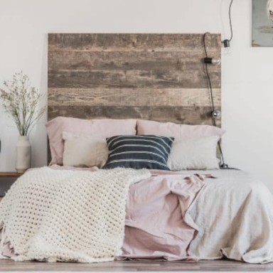 DIY : fabriquer une tête de lit avec du parquet