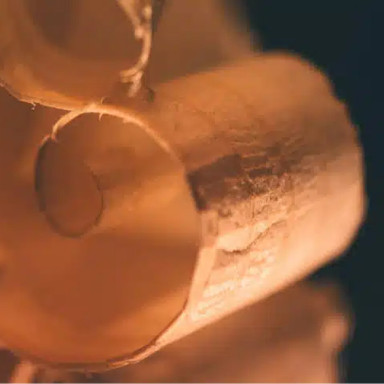 Les différentes essences de bois et de placage : caractéristiques et finitions