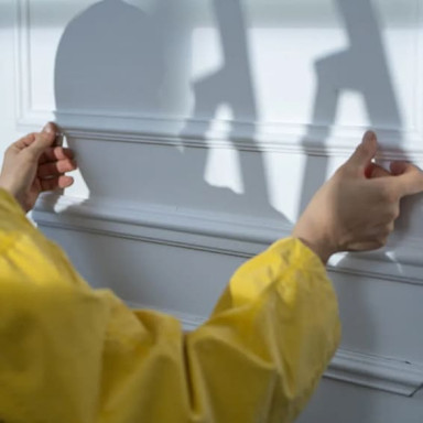 Comment installer des cimaises sans clous ni vis ?