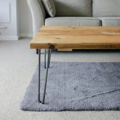 Créer une table basse facilement avec des pieds design