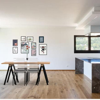 Comment fixer des pieds de table ?
